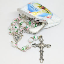 Cargar imagen en el visor de la galería, Pink and green Marble-Effect Crystal Rosary with Heart Centerpiece and white Pouch