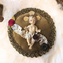 Cargar imagen en el visor de la galería, Baby Jesus with Round Pillow