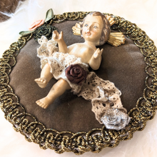 Cargar imagen en el visor de la galería, Baby Jesus with Round Pillow