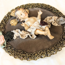 Cargar imagen en el visor de la galería, Baby Jesus with Round Pillow