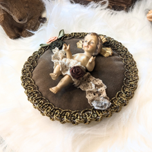 Cargar imagen en el visor de la galería, Baby Jesus with Round Pillow