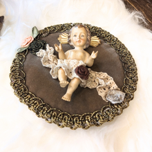 Cargar imagen en el visor de la galería, Baby Jesus with Round Pillow