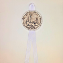 Load image into Gallery viewer, Crib Medallion