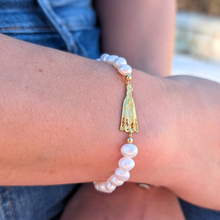 Carregar imagem no visualizador da galeria, Freshwater Pearl Bracelet with Gold-Plated Sterling Silver Our Lady of Fatima Medal