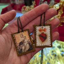 Cargar imagen en el visor de la galería, Our Lady of Mount Carmel Scapular & Sacred Heart of Jesus and Mary - 100% Portuguese Wool