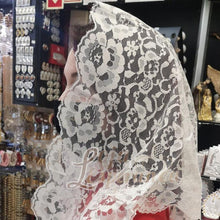 Cargar imagen en el visor de la galería, lace-veil