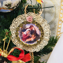 Cargar imagen en el visor de la galería, Christmas Ornament [Holy Family]
