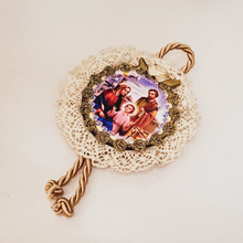 Cargar imagen en el visor de la galería, Christmas Ornament [Holy Family]
