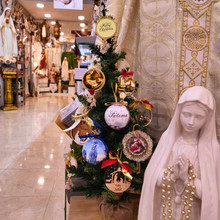 Cargar imagen en el visor de la galería, Fatima Christmas Ornament [Ball]
