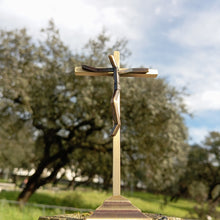 Cargar imagen en el visor de la galería, Centennial Standing Crucifix - 4.3&#39;&#39; | 11cm
