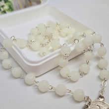 Cargar imagen en el visor de la galería, Luminous Rosary - Jasmine Perfume
