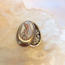 Cargar imagen en el visor de la galería, Our Lady of Fatima Pocket Rosary with Colored Metal Box
