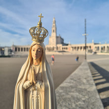 Cargar imagen en el visor de la galería, Pilgrim Our Lady of Fatima [Special Edition]
