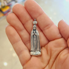 Load image into Gallery viewer, Pocket - Crowned Our Lady of Fatima [1.8&#39;&#39; | 4,5cm]

