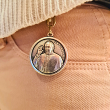 Cargar imagen en el visor de la galería, Pope Francis Keychain - Silver keychain with a circular pendant featuring an engraved portrait of Pope Fracis and the Apparitions of Fatima
