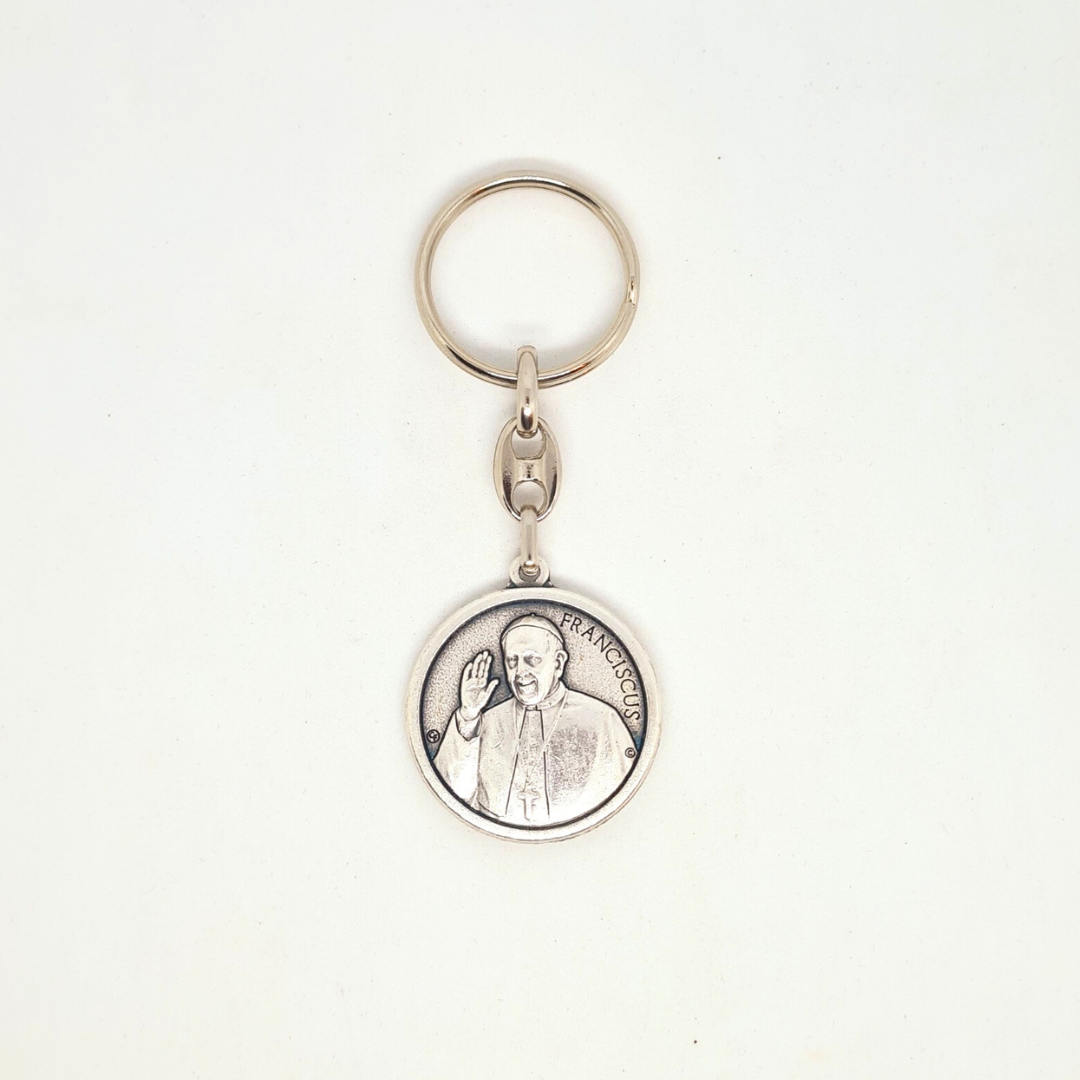 Pope Francis Keychain - Silver keychain with a circular pendant featuring an engraved portrait of Pope Fracis and the Apparitions of Fatima