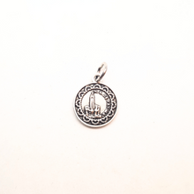 Carregar imagem no visualizador da galeria, Relic of Fatima – Apparitions Medal with Terra de Fátima
