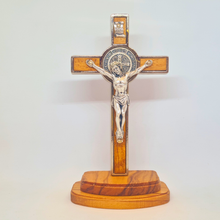 Carregar imagem no visualizador da galeria, Saint Benedict Standing Crucifix [5.3&#39;&#39; | 13,5cm]
