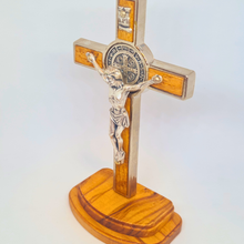 Carregar imagem no visualizador da galeria, Saint Benedict Standing Crucifix [5.3&#39;&#39; | 13,5cm]
