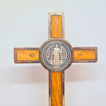 Carregar imagem no visualizador da galeria, Saint Benedict Standing Crucifix [5.3&#39;&#39; | 13,5cm]
