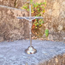 Carregar imagem no visualizador da galeria, Standing Metal Crucifix [4.7&#39;&#39; | 12cm]
