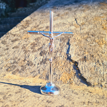 Carregar imagem no visualizador da galeria, Standing Metal Crucifix [4.7&#39;&#39; | 12cm]
