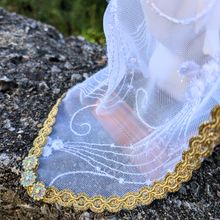 Carregar imagem no visualizador da galeria, Premium Upgrade [Filigree Crown w/ Crystals + Statue White Veil]

