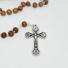 Cargar imagen en el visor de la galería, Saint Francisco and Saint Jacinta Wood Rosary
