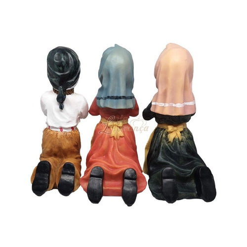 three Little Shepherds praying